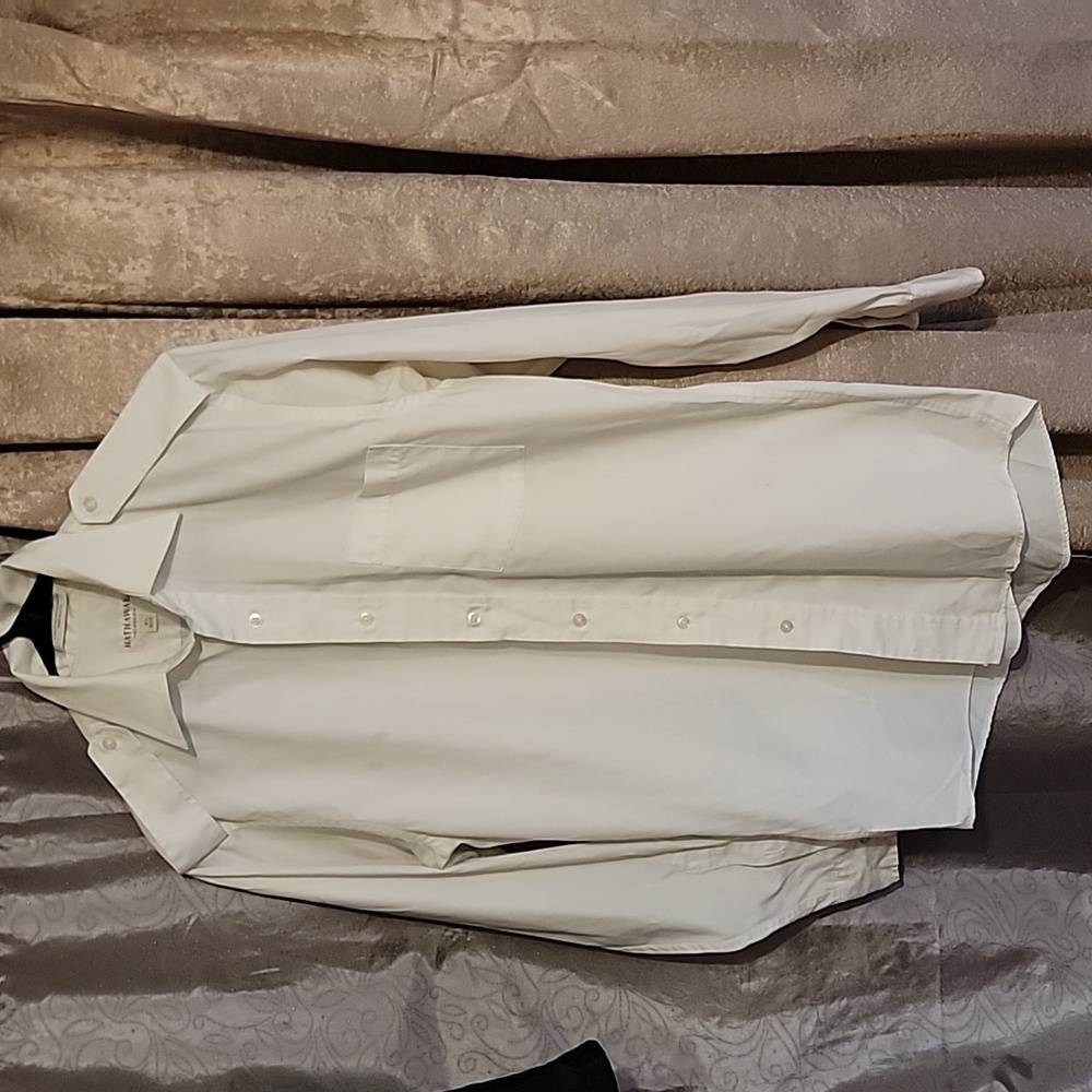 Button down - Picture 2 of 3